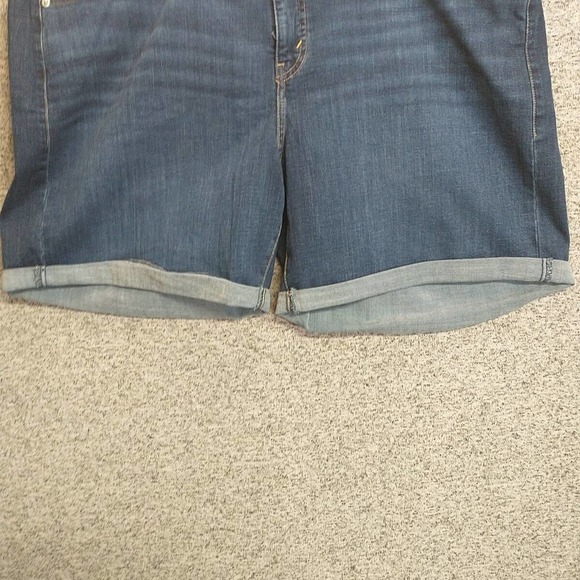 Levis Mid-Rise Denim Jean Mid Length Shorts Womens Size 22 - Picture 6 of 15